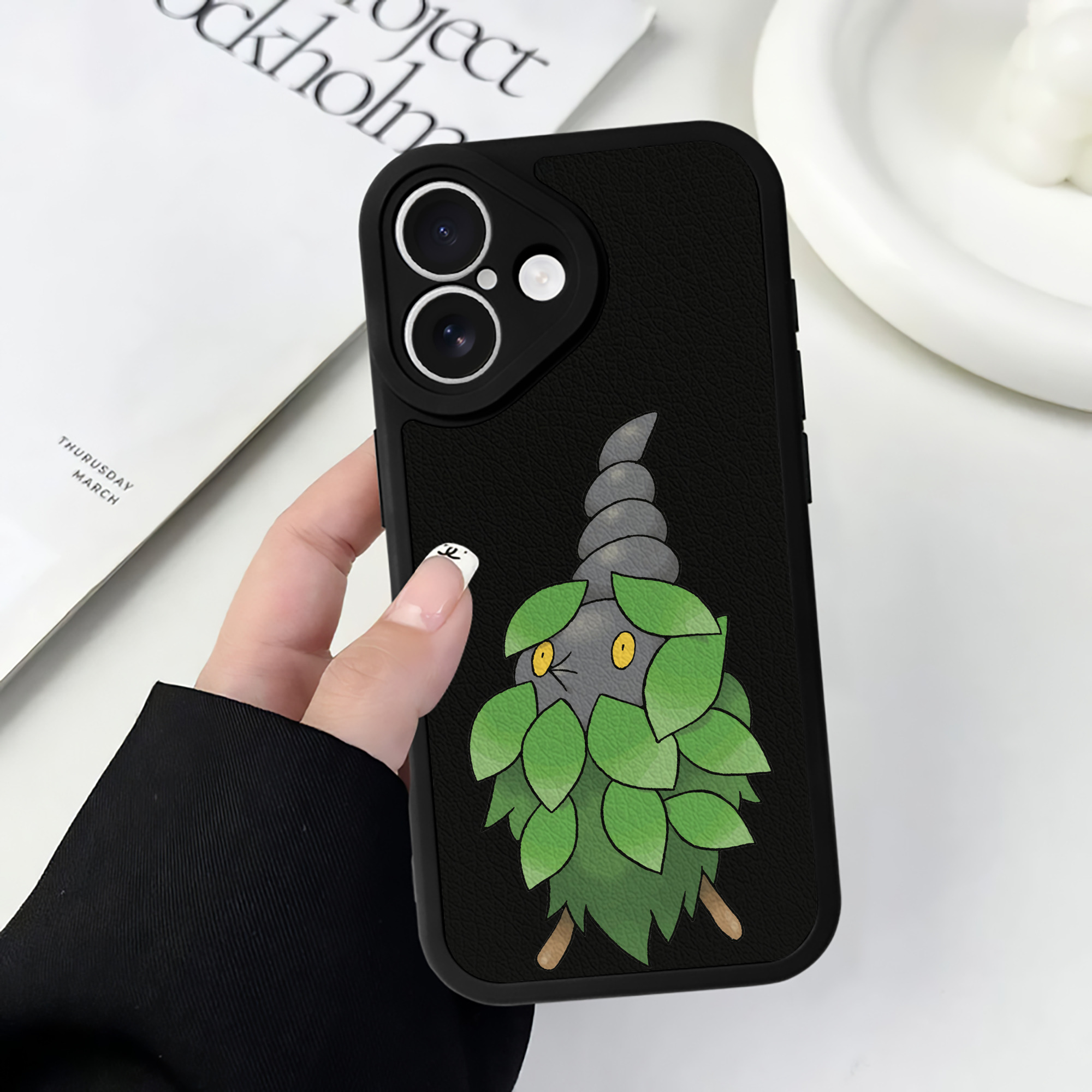 （画像用） ポケットモンスター Pokémon 【iPhone 16シリーズ対応】シリコンスマホケース（レザー調） 材質：シリコン